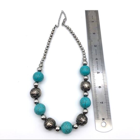 Howlite and silver tone necklace with extender - Picture 3 of 4